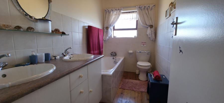3 Bedroom Property for Sale in Fraaiuitsig Western Cape